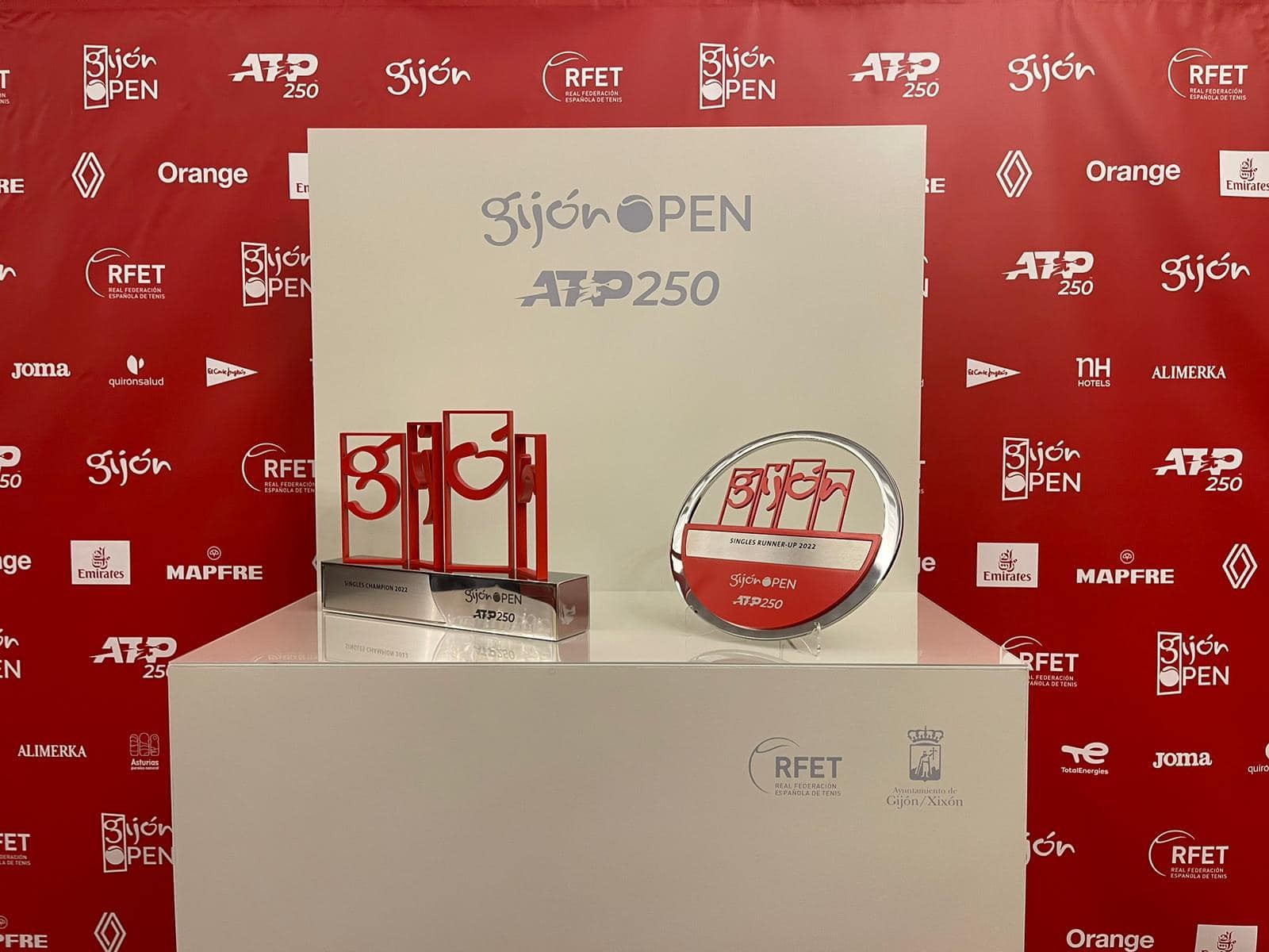 Trofeos de Juan Jareño para el Gijón Open ATP 250